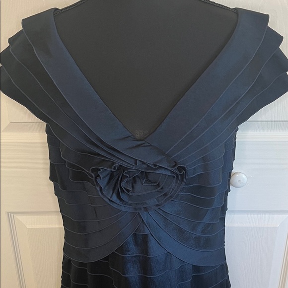 Tadashi Shoji Navy Blue Rosette Tiered Shutter Pleat Dress Size 14 Cocktail - Picture 2 of 12